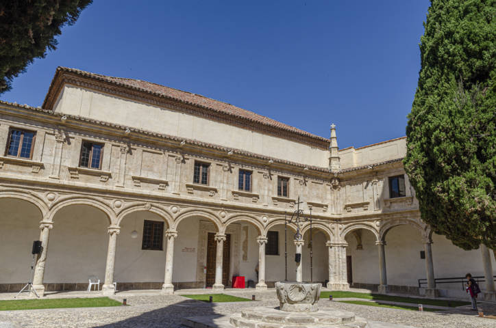 36 - Alcala de Henares - Colegio Mayor de San Ildefonso - Univer de Alcala - patio Trilingue